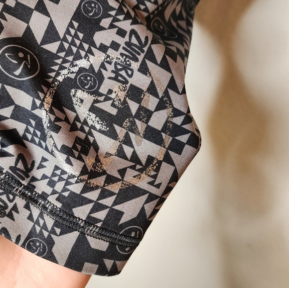 Zumba cropped leggings.  Size medium - Picture 9 of 16